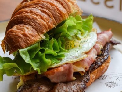 croissant-con-lomo-eclair.jpeg
