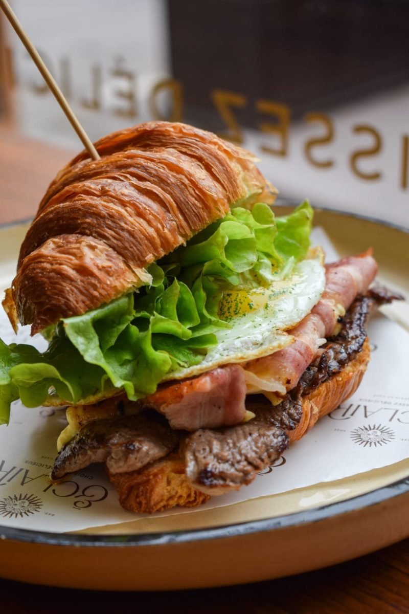 croissant-con-lomo-eclair.jpeg
