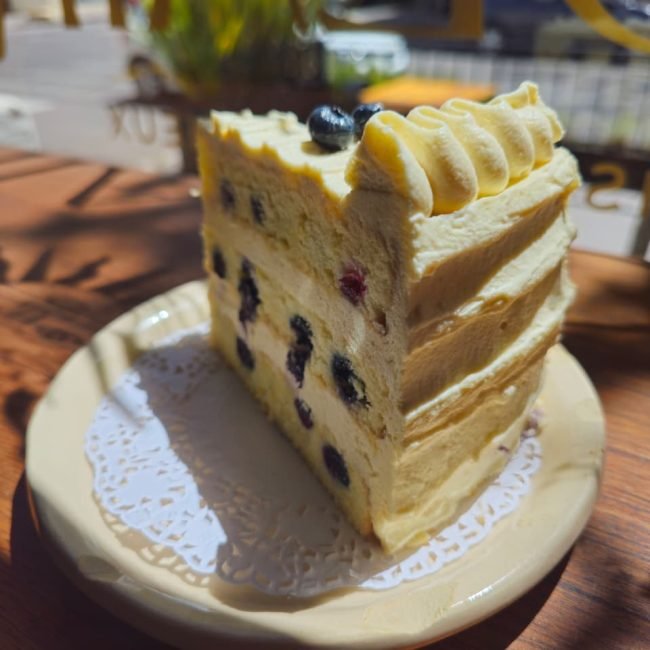 torta limon y arandanos